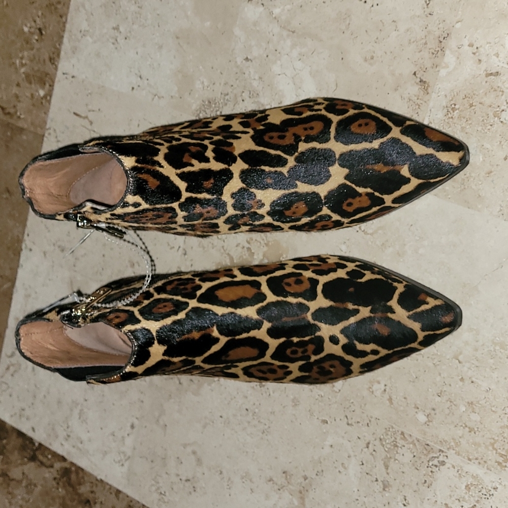 Antonio Melani calf hair leather animal print booties NWT, Size 6.5